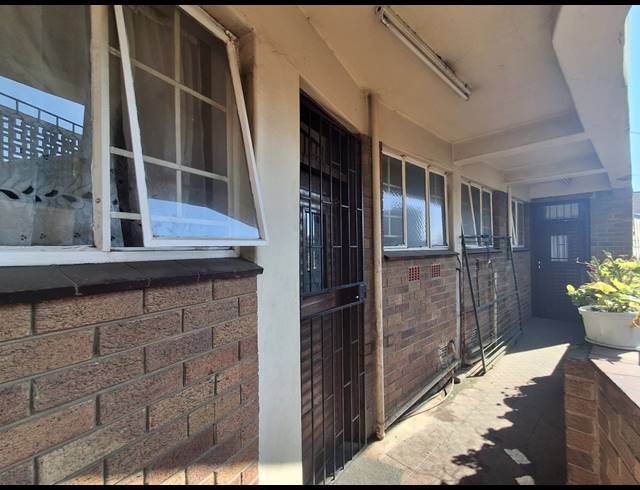 1 BEDROOM FLAT FOR SALE IN VEREENIGING CENTRAL